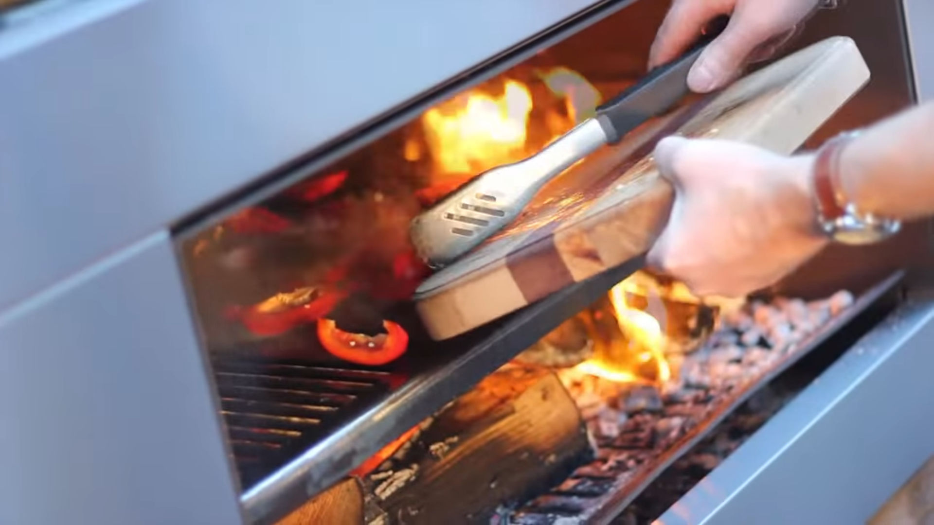 Escea-EW5000-Outdoor-Cooking-Fire_Wignells