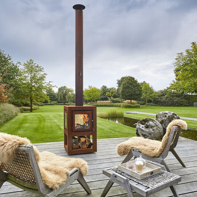 Quaruba L Outdoor Fireplace