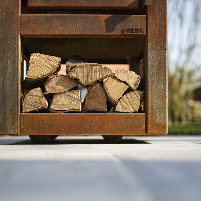 Quaruba L Outdoor Fireplace