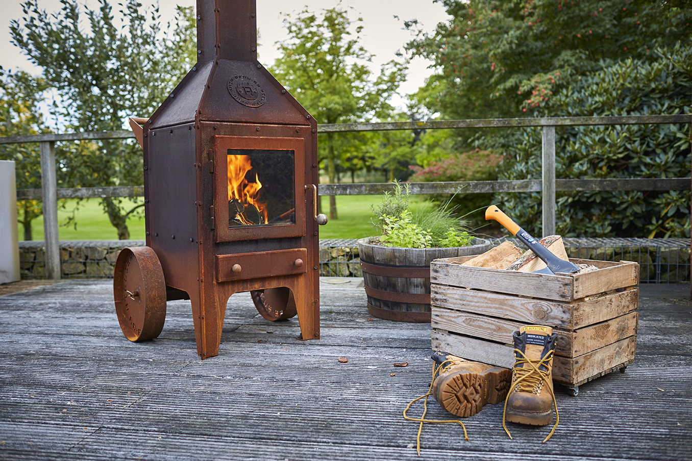 RB73 Bijuga model is a robust CorTen steel outdoor stove. RB73 Bijuga model is a robust CorTen steel outdoor stove.