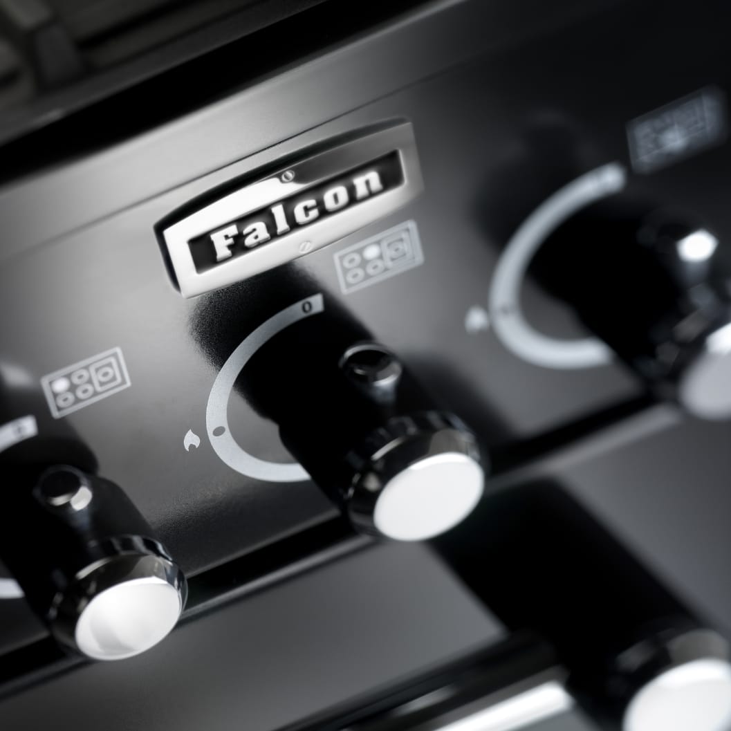 Falcon-Kitchener-gas-hob-controls-close-up.jpg